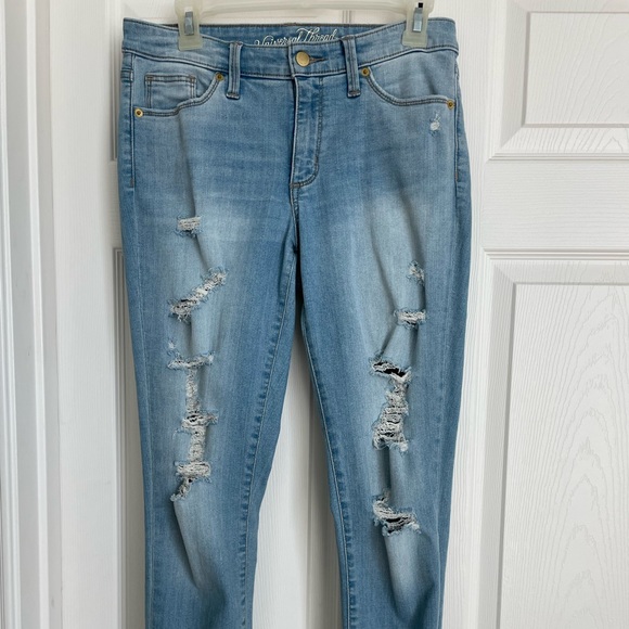 Universal Thread Midrise Jeans - Picture 4 of 9